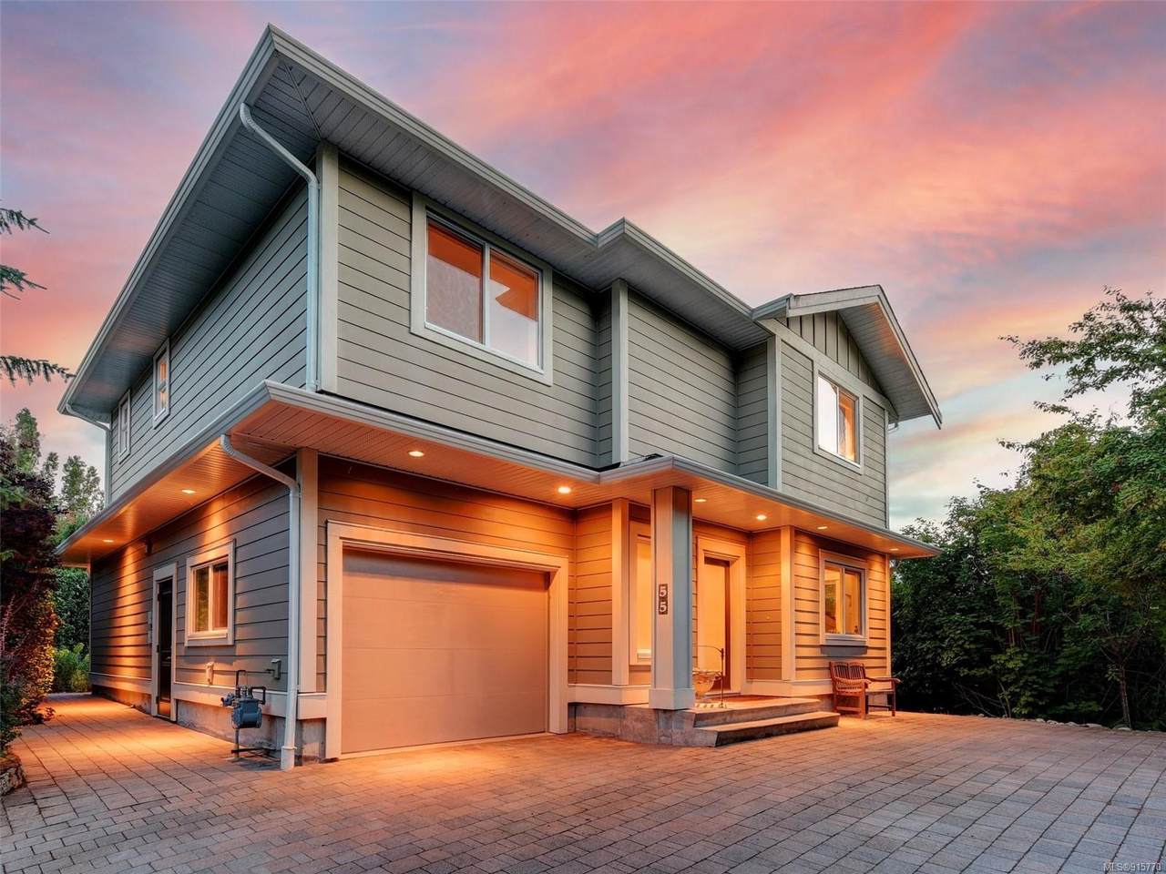 55 Kingham Pl - Photo 1