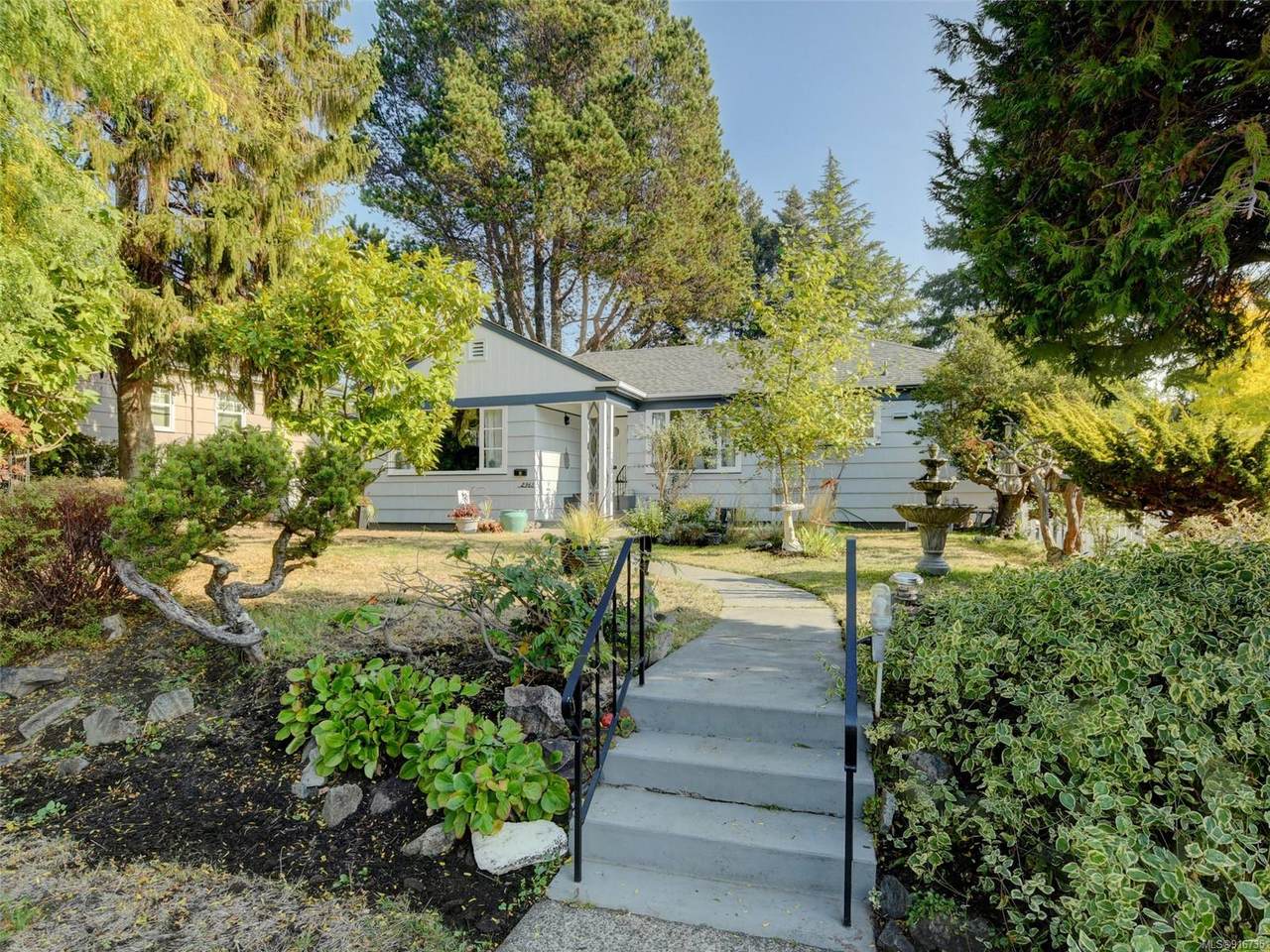 2965 Foul Bay Rd - Photo 1