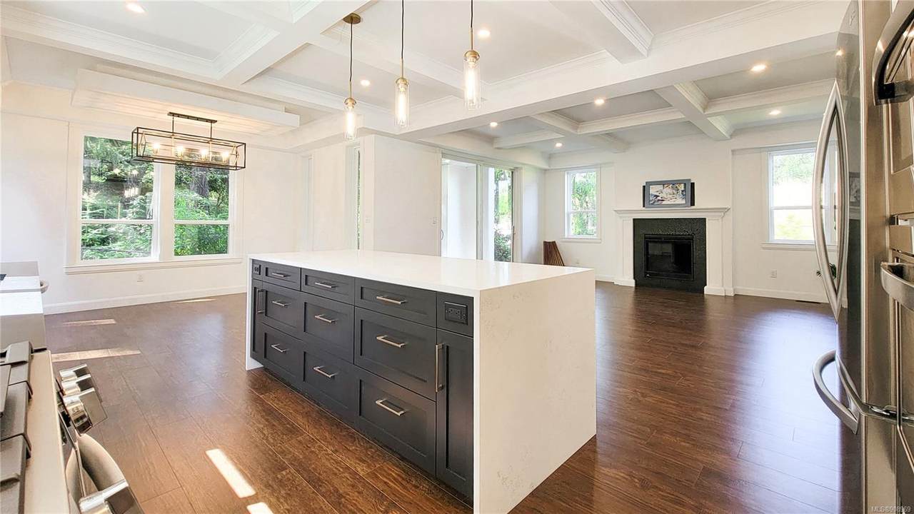 373 Island Hwy - Photo 1
