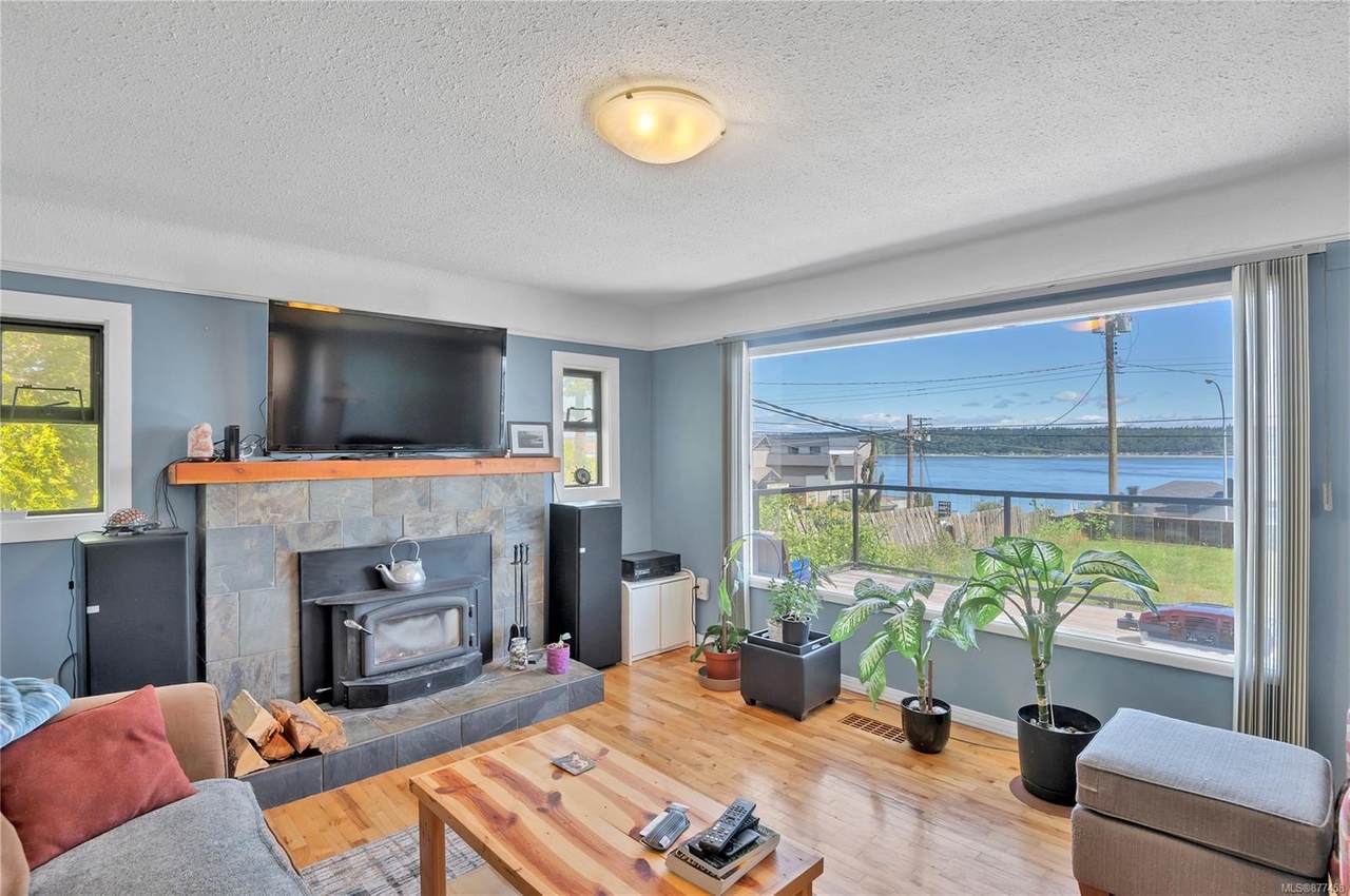 222 Island Hwy - Photo 1