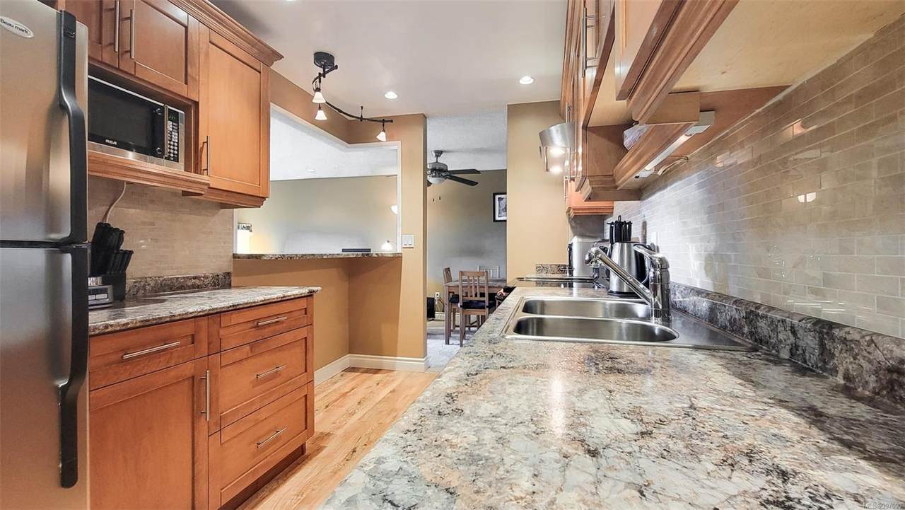 3255 Glasgow Ave - Photo 1