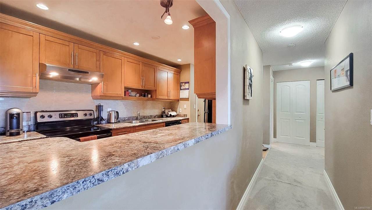 3255 Glasgow Ave - Photo 1