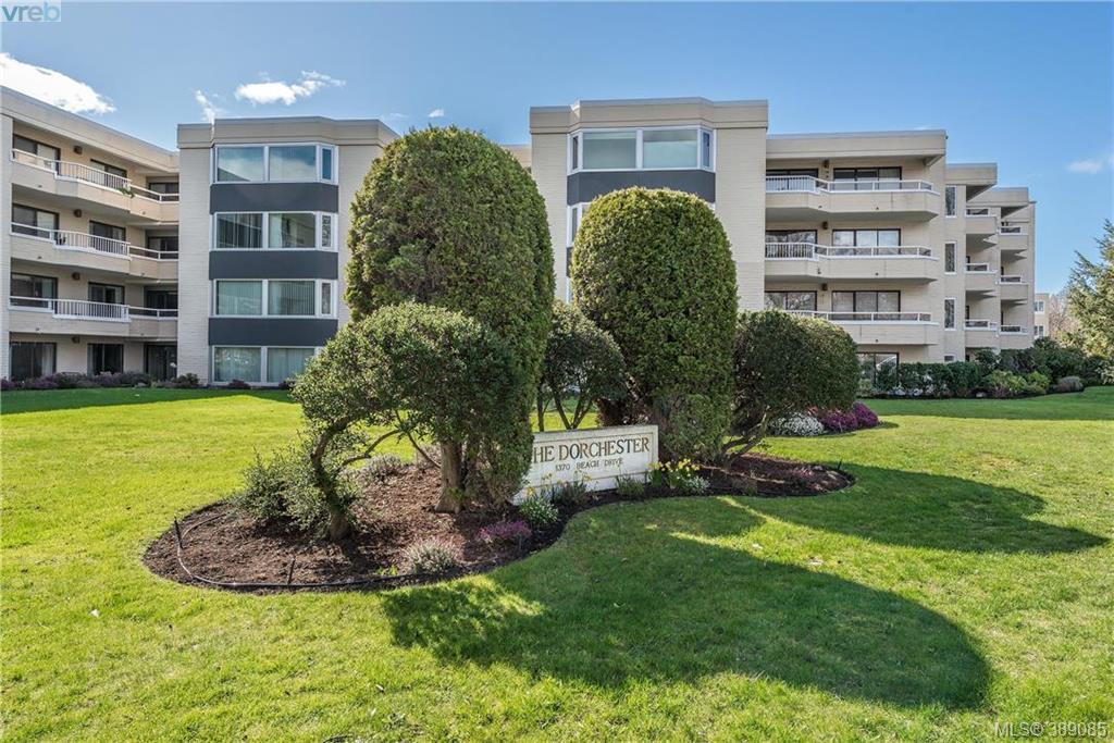 1370 Beach Dr - Photo 1