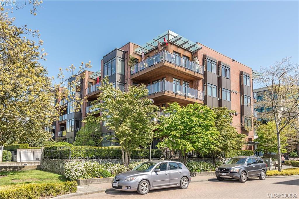 300 Waterfront Cres - Photo 1