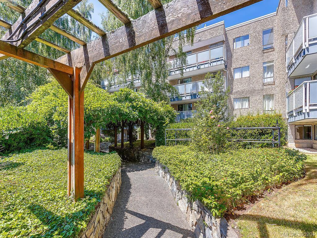 1366 Hillside Ave - Photo 1
