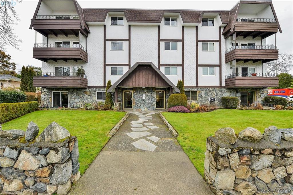 2340 Oak Bay Ave - Photo 1