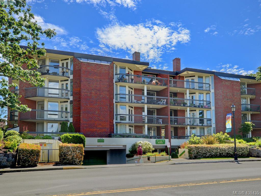 2119 Oak Bay Ave - Photo 1