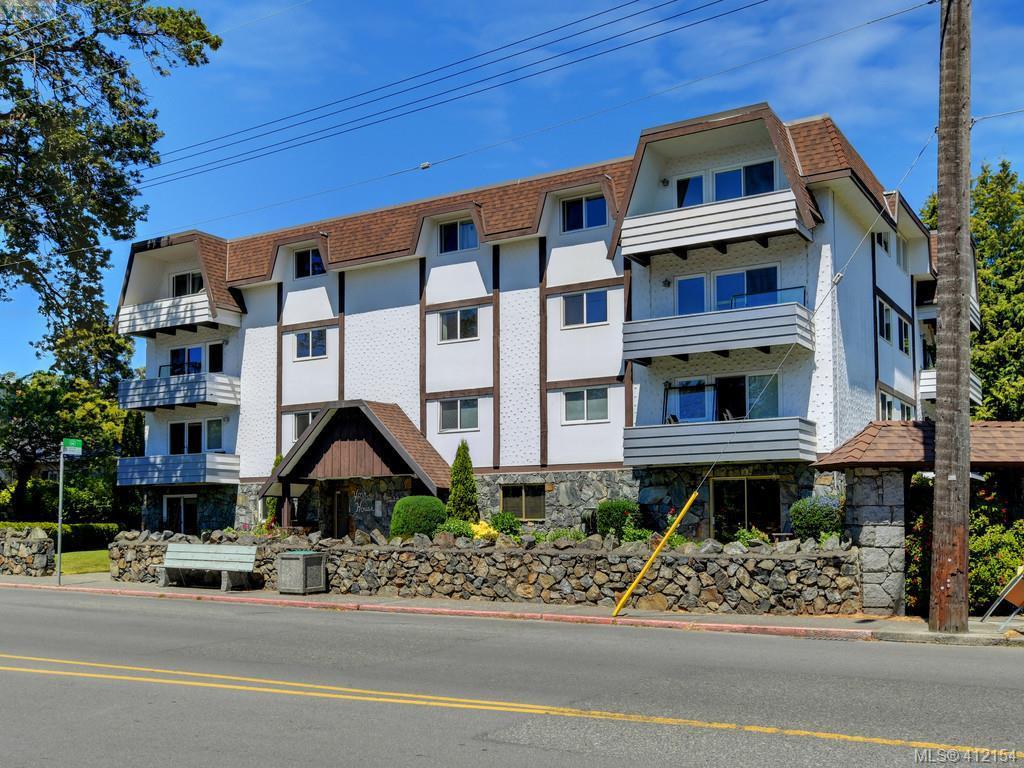 2340 Oak Bay Ave - Photo 1