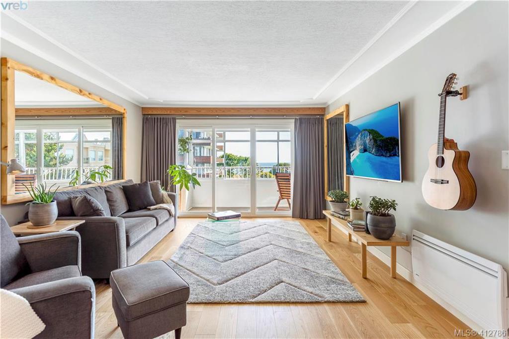 545 Rithet St - Photo 1
