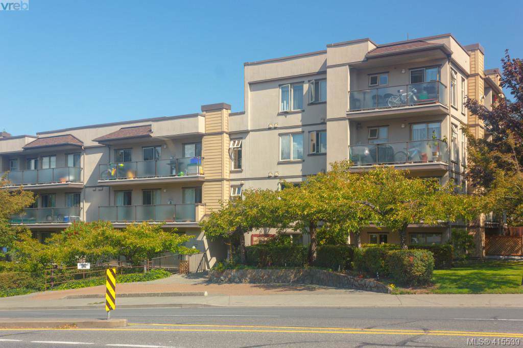 2527 Quadra St - Photo 1