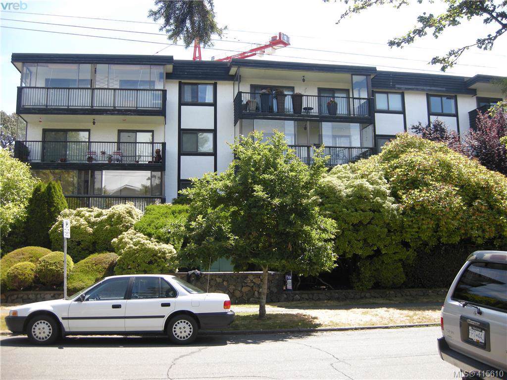 1039 Linden Ave - Photo 1