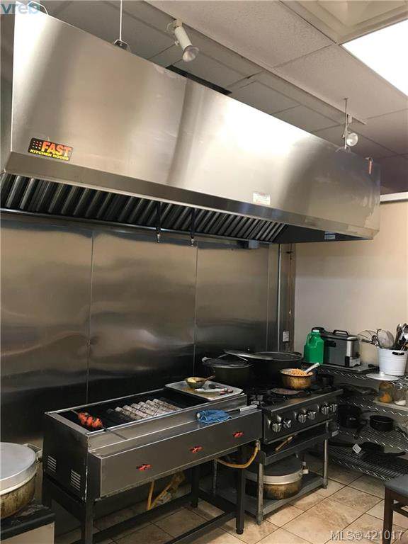 2630 Quadra St - Photo 1