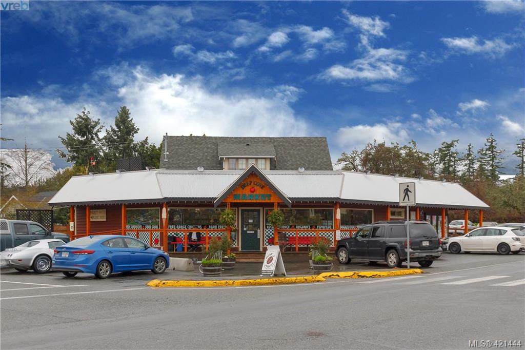 10940 West Saanich Rd - Photo 1