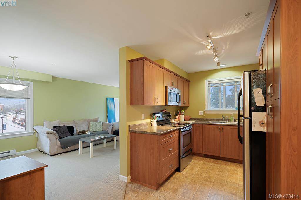 663 Goldstream Ave - Photo 1