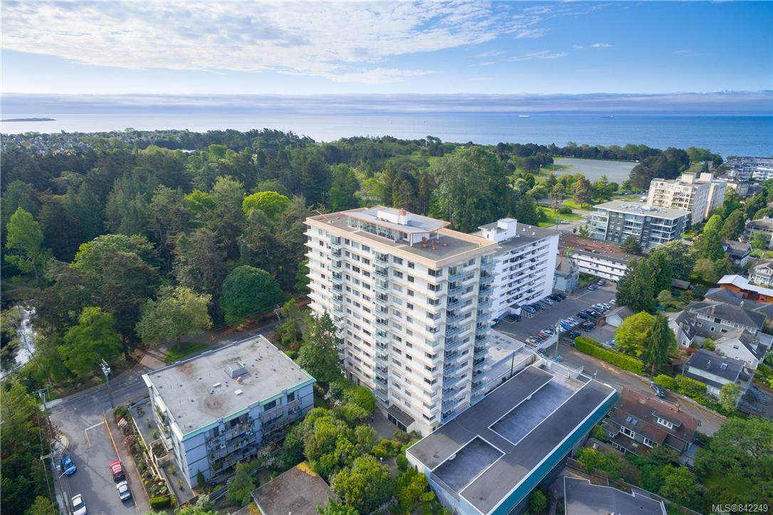 250 Douglas St - Photo 1