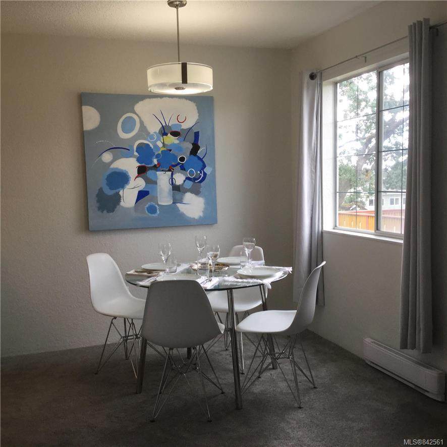 1060 Linden Ave - Photo 1