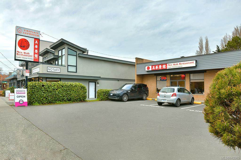 1950 Oak Bay Ave - Photo 1