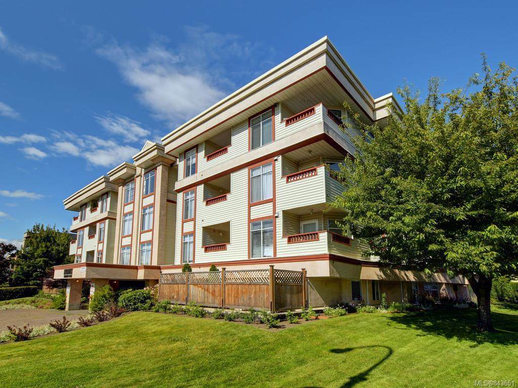 2511 Quadra St - Photo 1