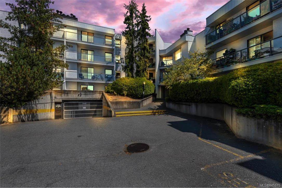 290 Regina Ave - Photo 1