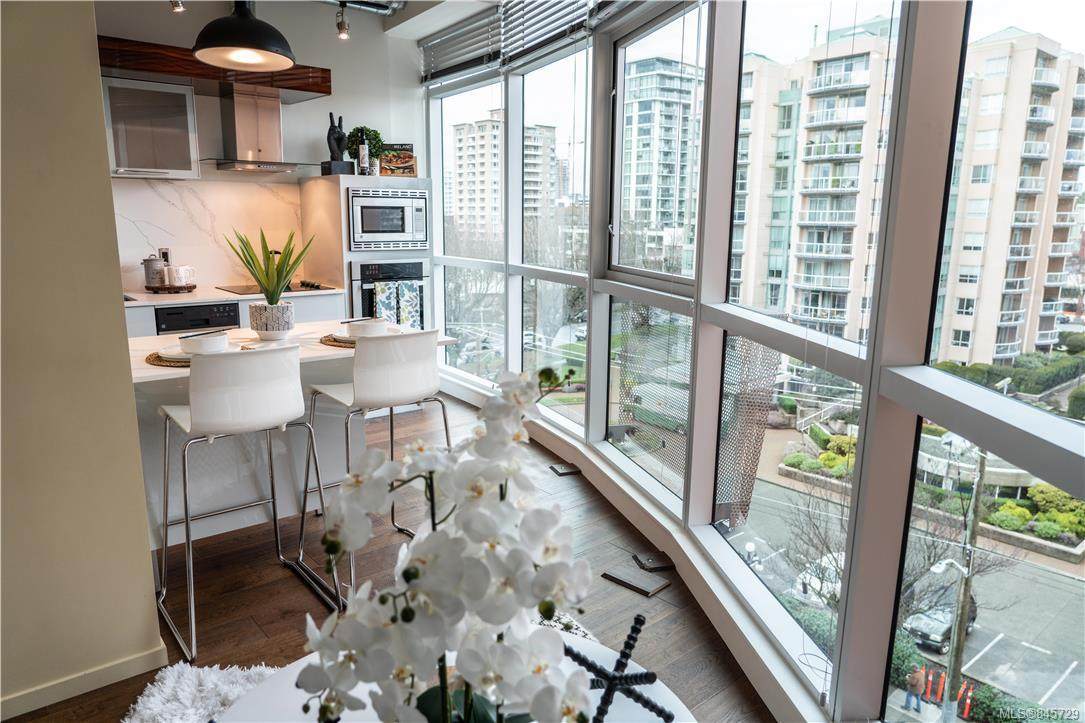 1029 View St - Photo 1