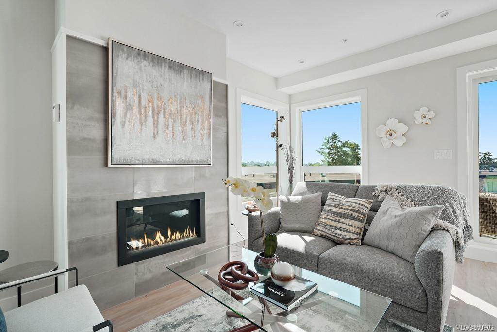 835 Dunsmuir Rd - Photo 1