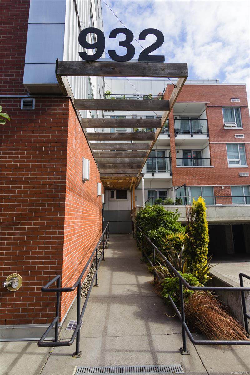 932 Johnson St - Photo 1