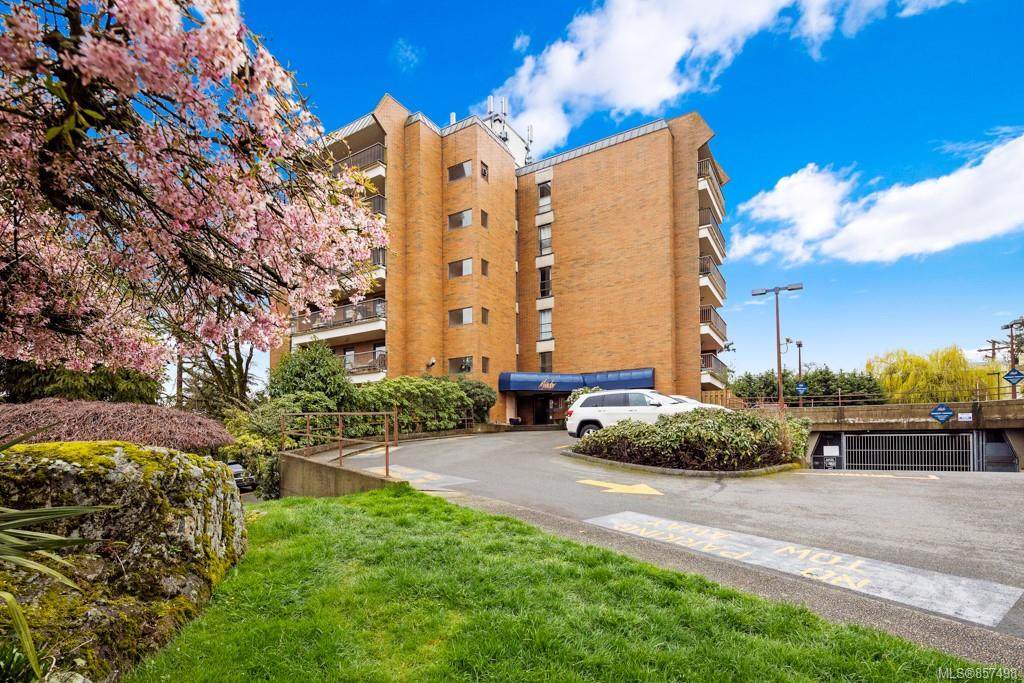 4030 Quadra St - Photo 1