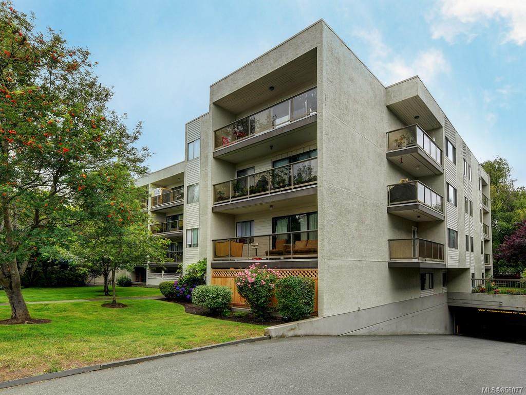 2747 Quadra St - Photo 1