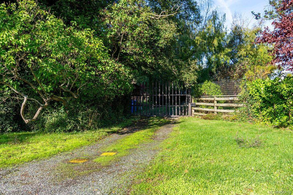 2072 Hampshire Rd - Photo 1