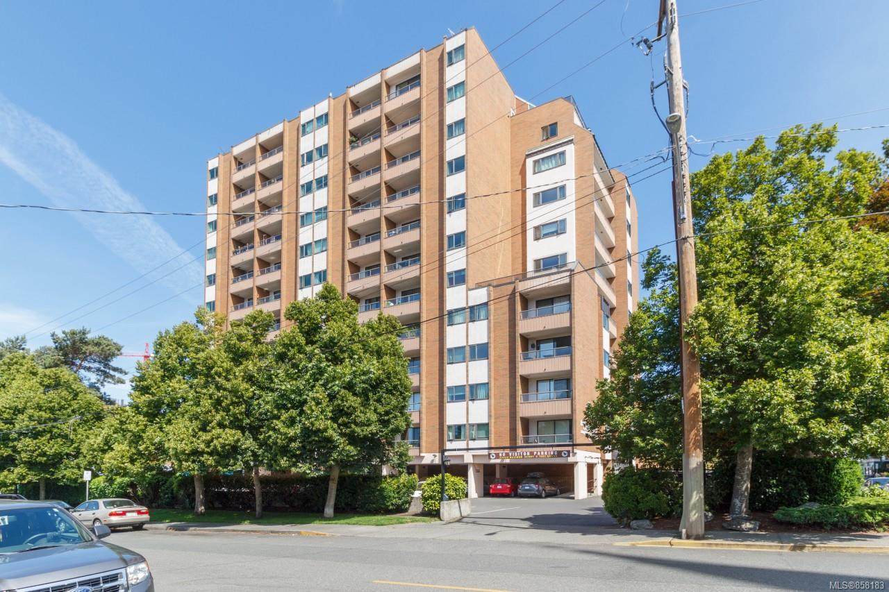1630 Quadra St - Photo 1