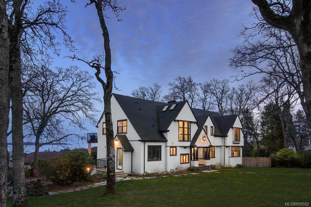 3605 Cadboro Bay Rd - Photo 1
