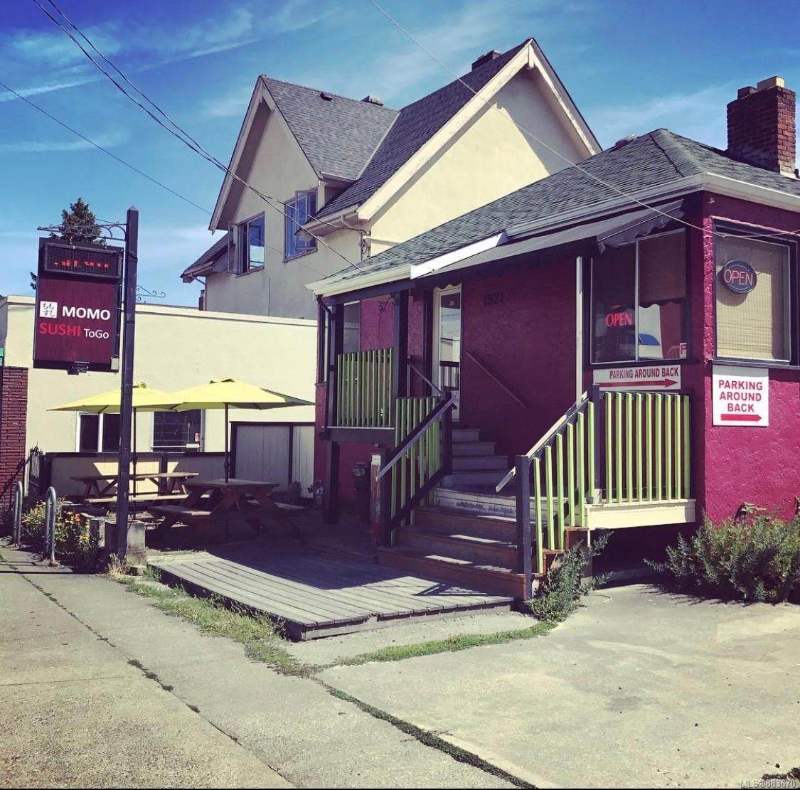 1921 Quadra St - Photo 1