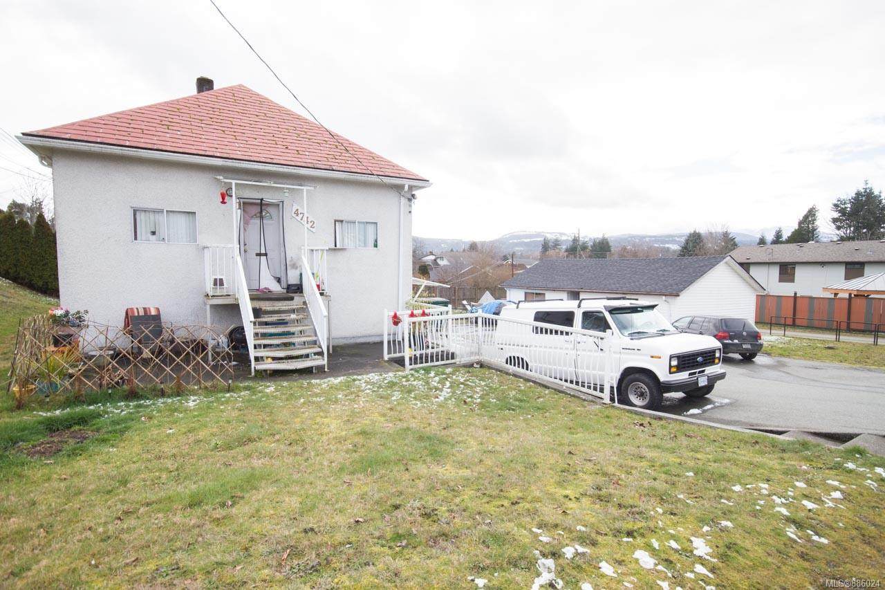 4742 Lathom Rd - Photo 1