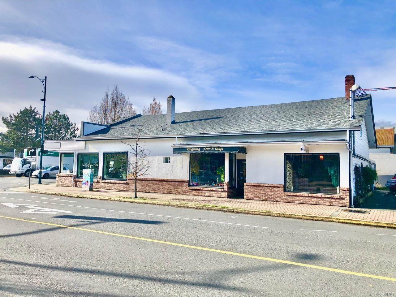 9804 Fifth St - Photo 1