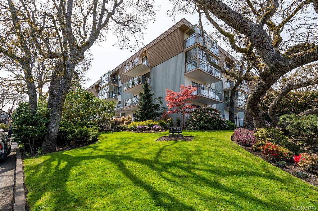 2125 Oak Bay Ave - Photo 1