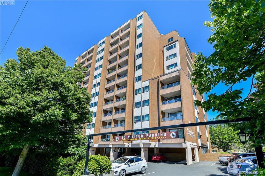 1630 Quadra St - Photo 1