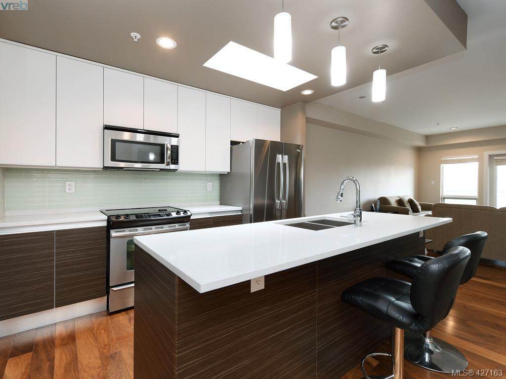 1008 Tillicum Rd - Photo 1