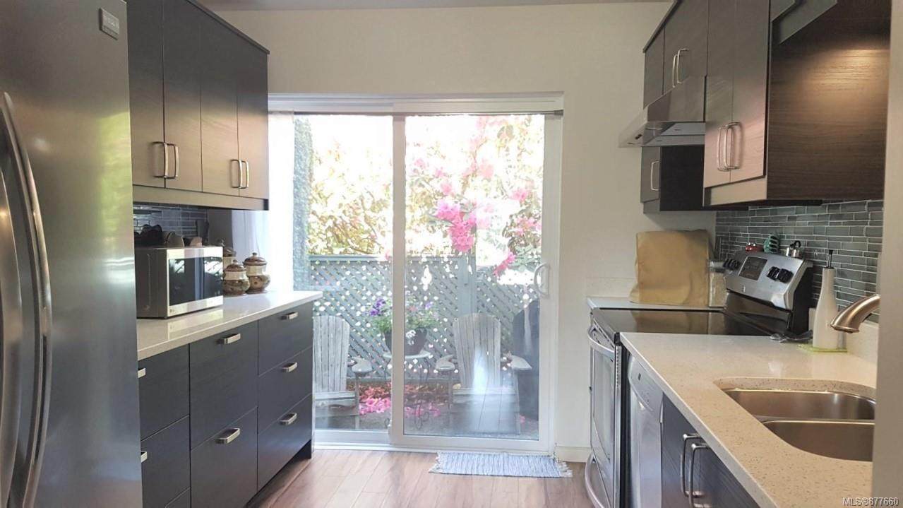 3008 Quadra St - Photo 1