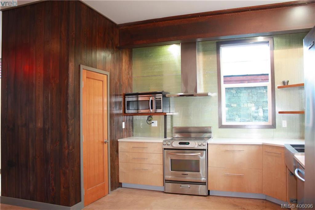 2814 Sooke Rd - Photo 1