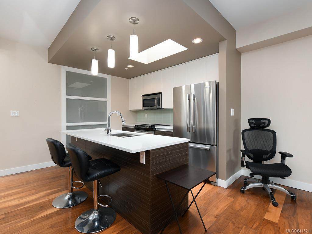 1008 Tillicum Rd - Photo 1