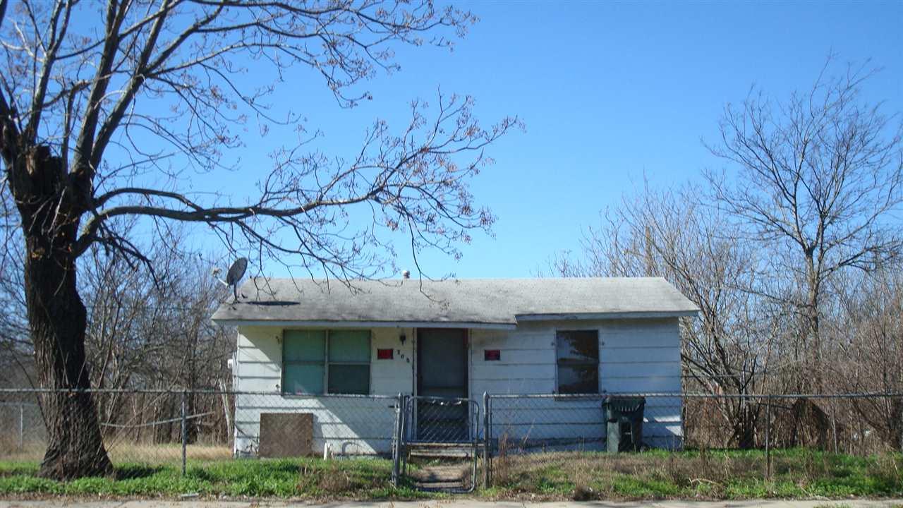 705 Williams - Photo 1