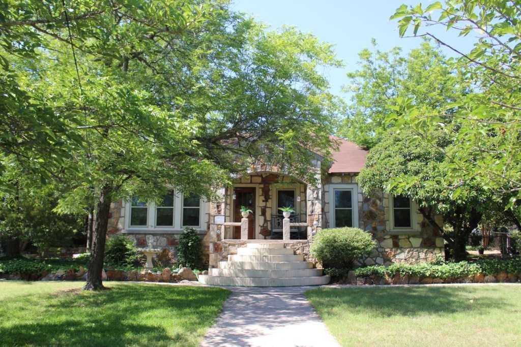 406 Ave G - Photo 1