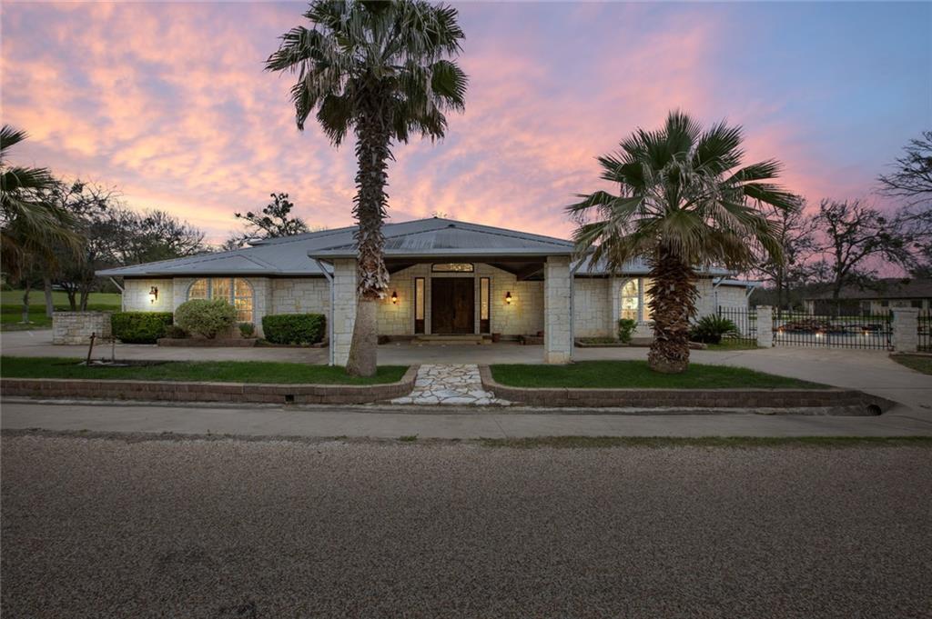 563 Greenwood Lane - Photo 1