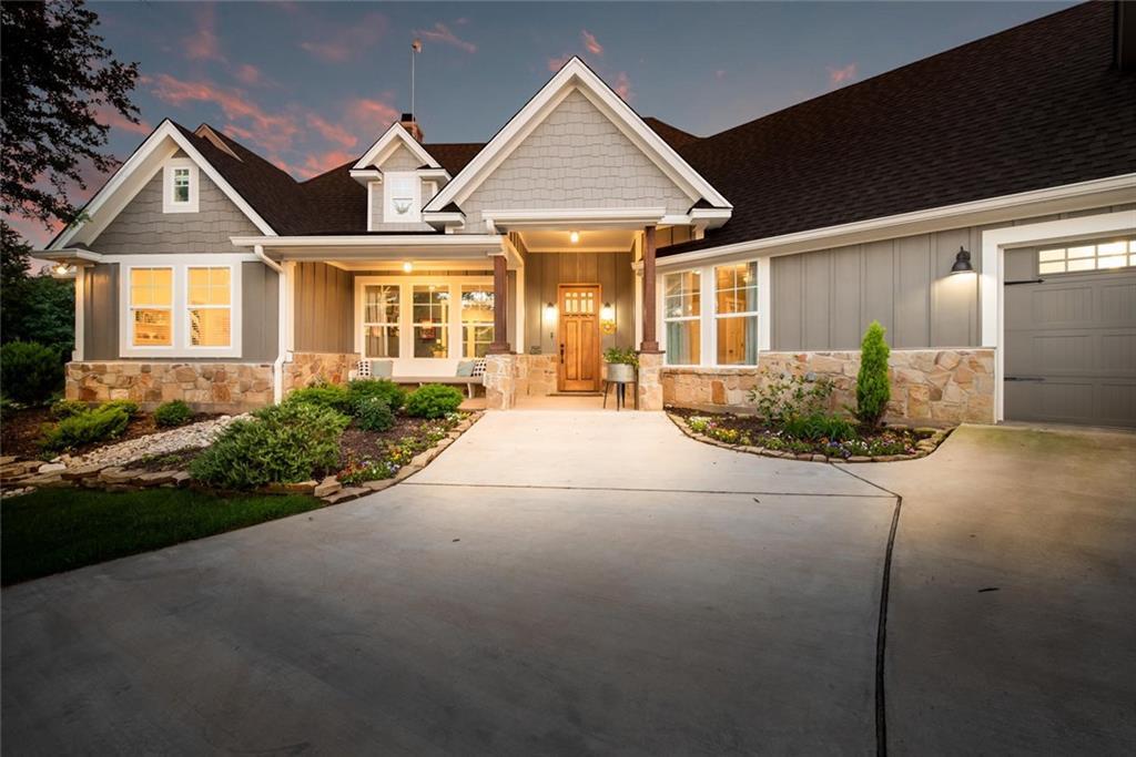 980 Whispering Oaks - Photo 1
