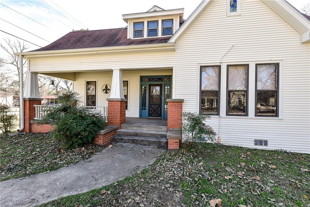 620 Pecan Street - Photo 1