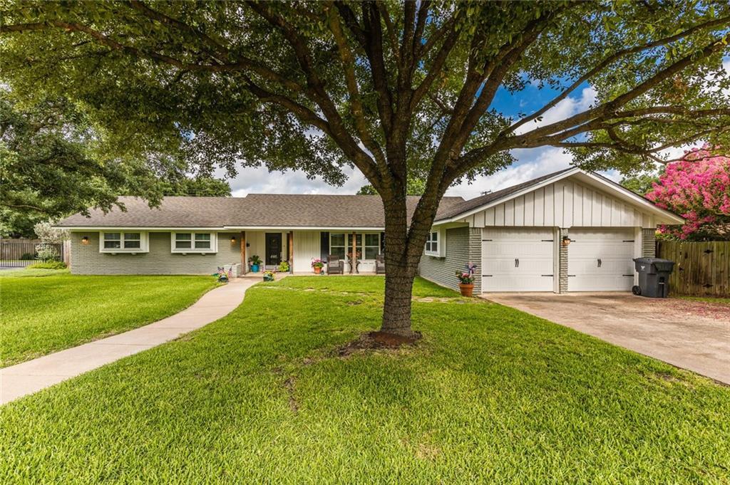 2324 Carolinda Drive - Photo 1