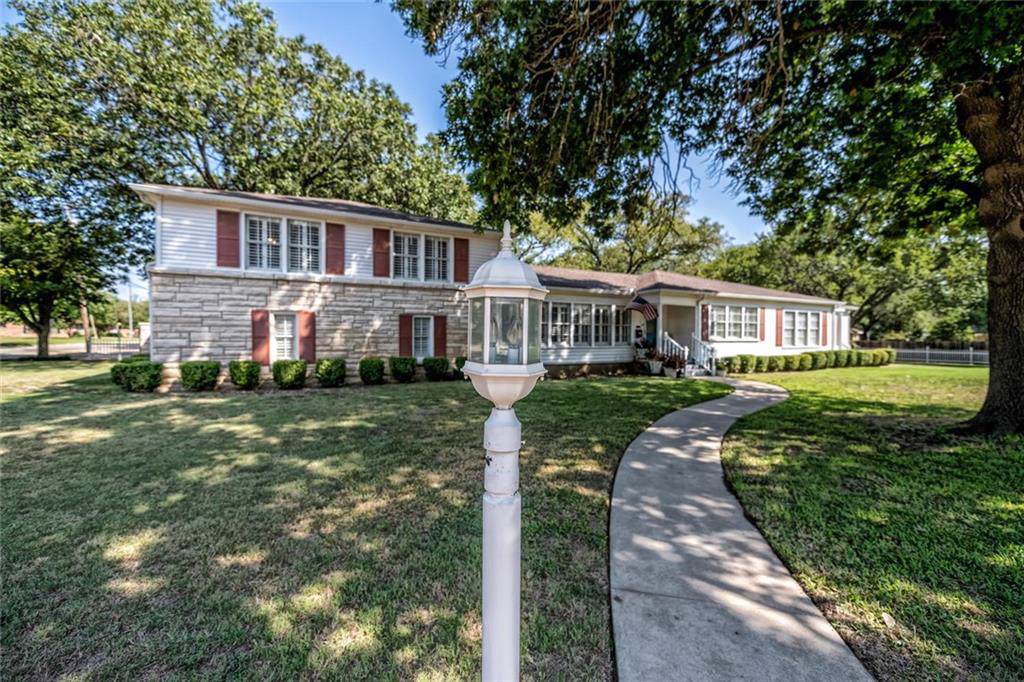 1025 8th Street - Photo 1