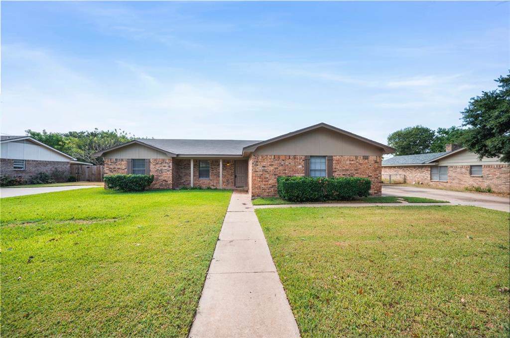 217 Travis Lane - Photo 1
