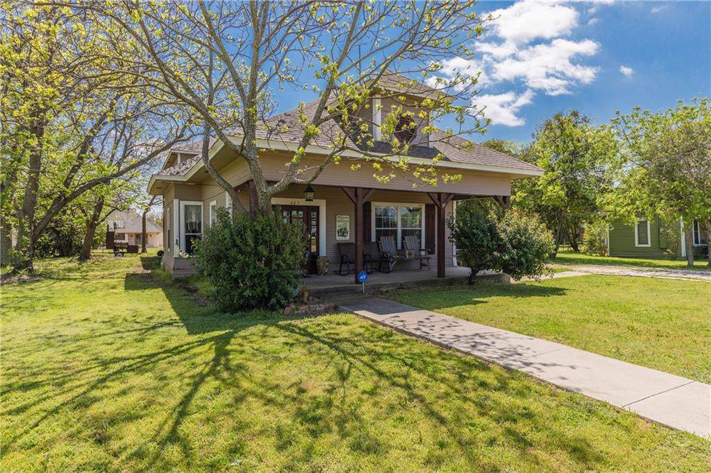 403 Waco Street - Photo 1