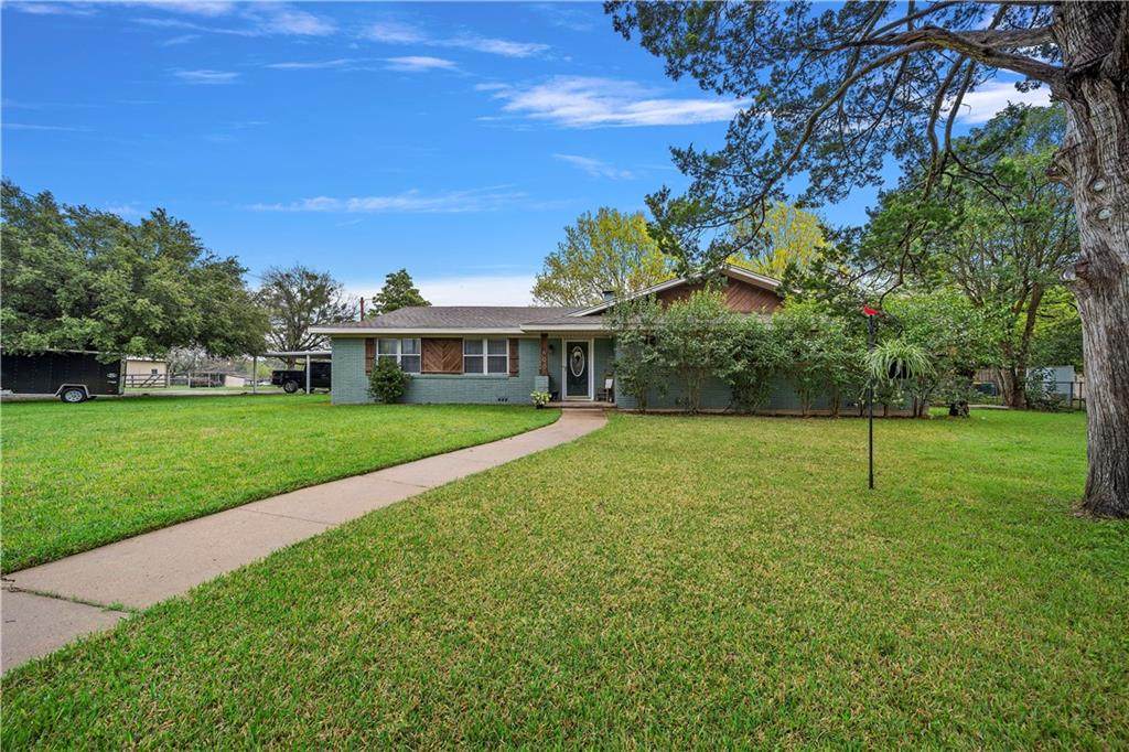 600 Andrews Drive - Photo 1